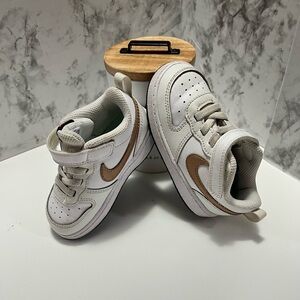 NIKE GIRLS COURT
BOROUGH 2 LOW TOP
SNEAKER - WHITE